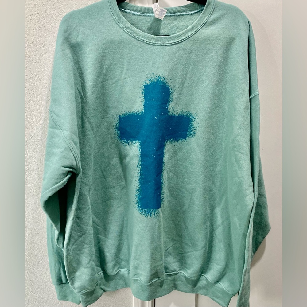 Jerzee’s Women’s Plus Size Soft Green Pullover Religious Cross Sweatshirt Medium